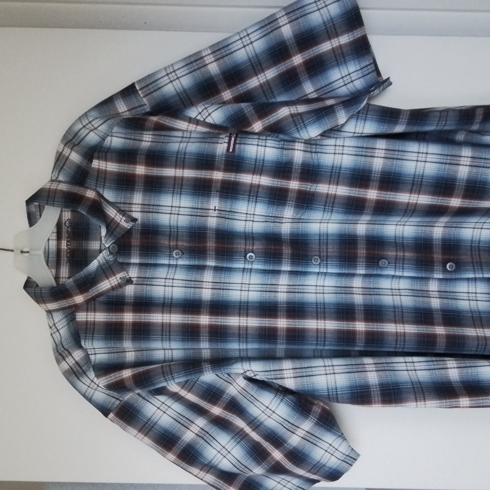Wolverine Men's Short Sleeve Plaid Button-Down Shirt in Blue and Brown